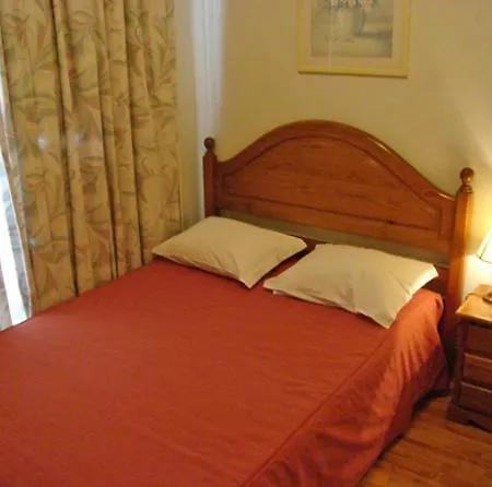 Residencial Roxi בית הארחה